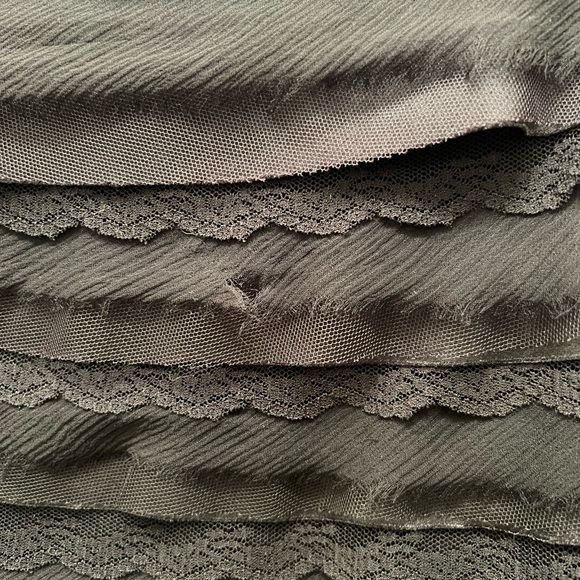 BCBG Max Azria gorgeous multi layered lace ruffles A-line skirt. Black. Size 6. - Picture 5 of 7